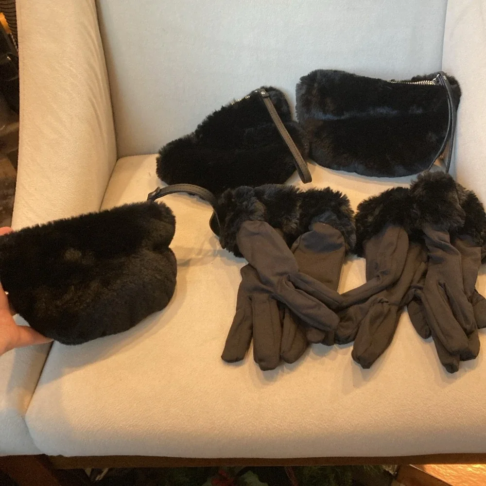 House of Harlow 1960 Faux Fur gloves And Wristlet Black -‎ Unused - Lot Of 3